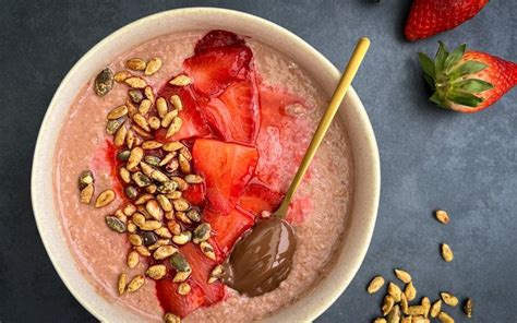 Koláž rôznych jedál s pridanými chia semienkami - puding, smoothie, ovsená kaša