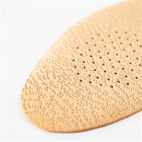 Ilustrácia aktívneho uhlia a jabĺk.