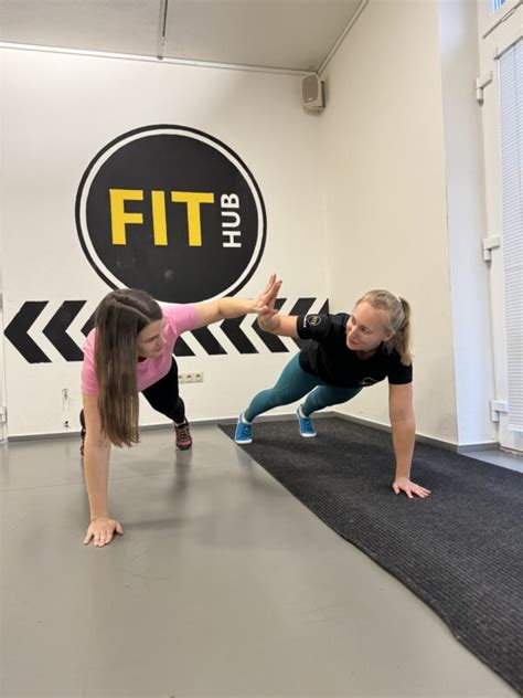 Ilustrácia znázorňujúca správne prevedenie drepu a planku.