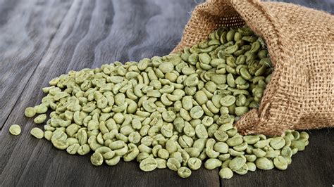 foto: rôzne formy zelenej kávy (kapsuly, prášok, zrná)