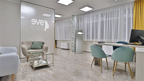 Interiér modernej kliniky plastickej chirurgie s príjemnou atmosférou.