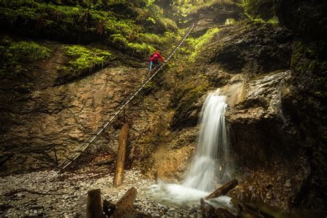panoramatický výhľad na Slovenský raj s turistami