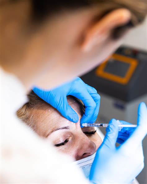 Injekcia botulotoxínu do análneho zvierača