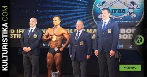 Fotografia súťažiaceho v kategórii Classic Physique s dôrazom na symetriu a estetiku postavy.