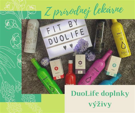Koláž z obalov rôznych výživových doplnkov určených pre ženy v menopauze.