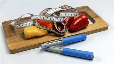 Ilustračná fotografia zobrazujúca rôzne druhy liekov a injekčných pier na chudnutie a liečbu cukrovky.