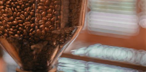 Ilustračná fotografia kávových zŕn v rôznych štádiách praženia