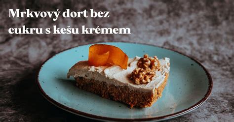 misa s pripravenými surovinami na mrkvovú tortu: múka, mrkva, vajcia, orechy, hrozienka