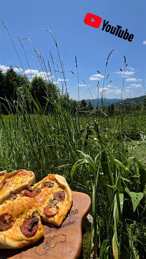 žena si vychutnáva zdravé jedlo v prírode