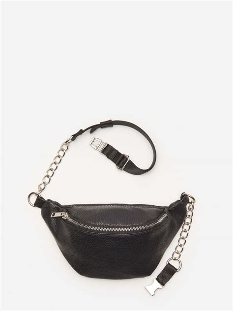 Ilustračná fotografia ženy s neoprénovým pásom okolo pása.