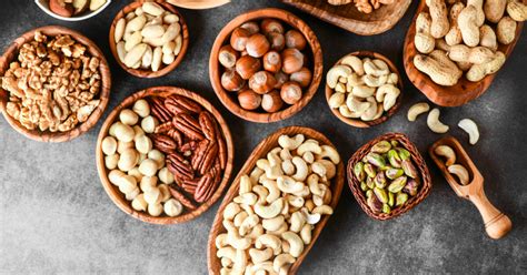 rozličné druhy orechov a semienok