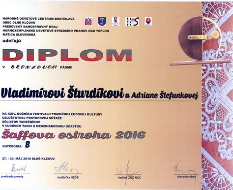 Skupina kulturistov na súťaži v Torrevieje