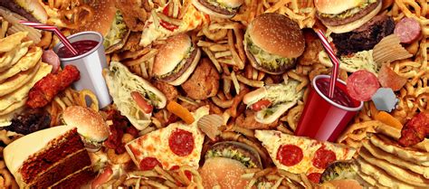 Koláž rôznych nezdravých potravín (sladkosti, fast food), ktoré by mali byť obmedzené.