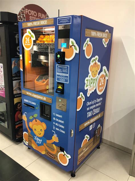 Motivačná fotografia ženy, ktorá sa teší zo svojho úspešného tréningu