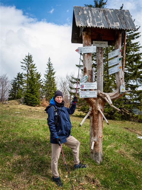 Strelec pri turistike v prírode
