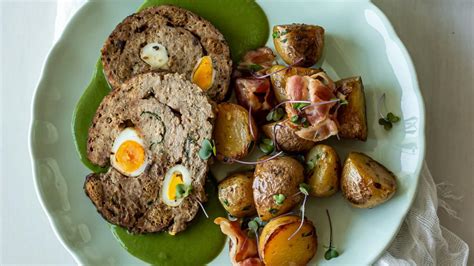 Ilustrácia rôznych bielkovinových jedál vhodných na raňajky, obed a večeru