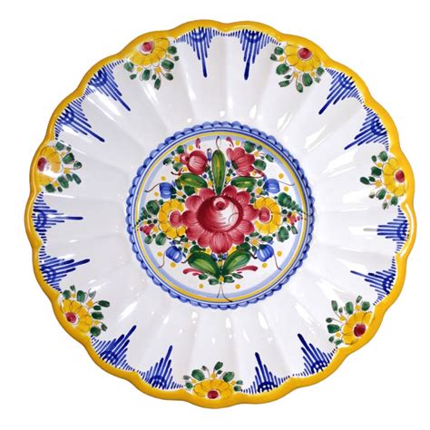 farebný tanier s nakrájaným melónom