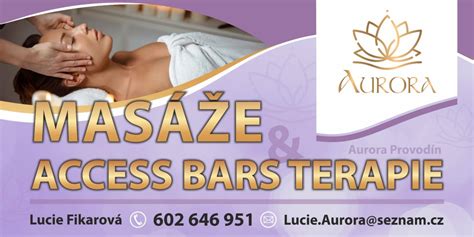 Osoba počas relaxačnej masáže