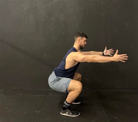 Ilustrácia správneho prevedenia základných cvikov ako drep, klik a výpad