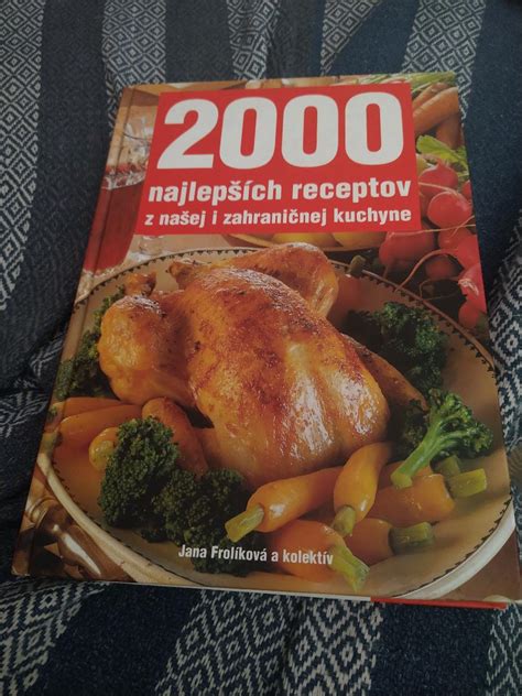 Ukážka rozloženia jedného z receptov z knihy s fotografiou jedla a zoznamom ingrediencií