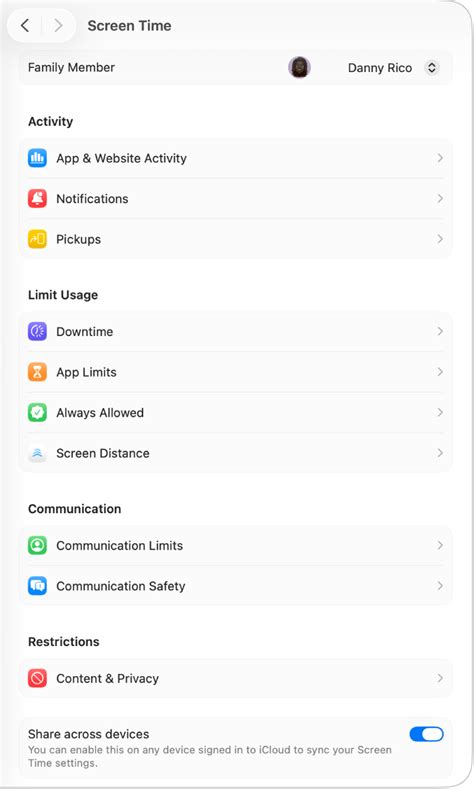 ilustrácia dieťaťa tráviaceho čas pred obrazovkou