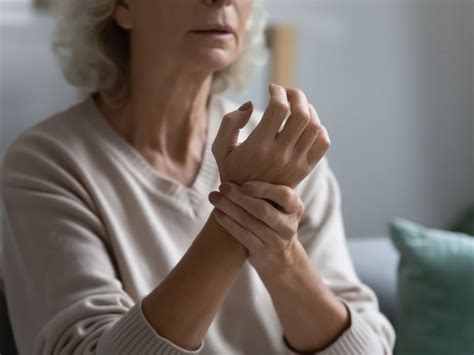 Infografika zobrazujúca bežné vedľajšie účinky tabletiek na chudnutie (zažívacie problémy, nespavosť, nervozita, zvýšený tep, kolísanie tlaku)