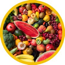 farebné ovocie a zelenina na tanieri