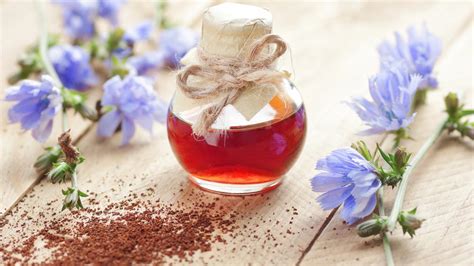 koláž rôznych prírodných sladidiel ako čakankový sirup, stévia, erytritol, xylitol a med