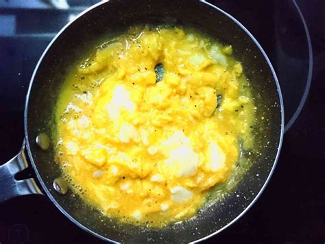 Ilustrácia rôznych spôsobov prípravy vajec: varené, praženica, omeleta.