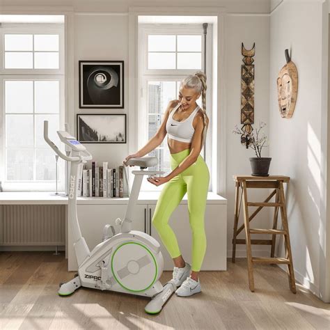 Ilustrácia zobrazujúca porovnanie rotopedu a eliptického trenažéra