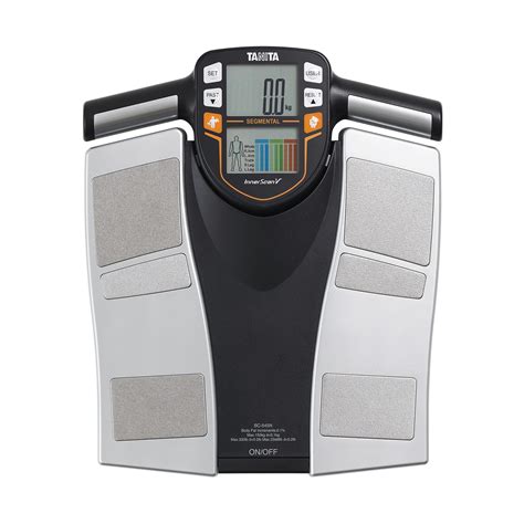 Dvojica displejov váhy Tanita BC-545N s číselnými hodnotami a grafmi