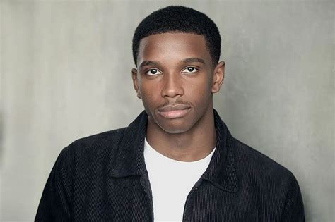 Ilustrácia zobrazujúca svalnatú postavu a nad ňou BMI.