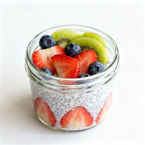 fotografia: miska s chia pudingom a čerstvým ovocím