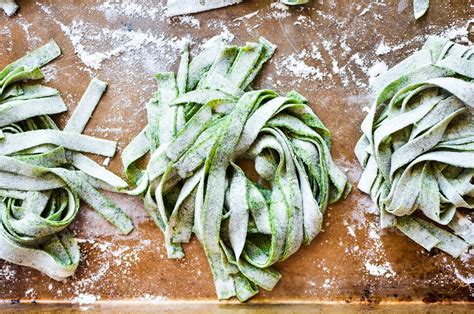 fotografia: tanier s frittatou a čerstvou zeleninou