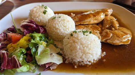 Fotografia farebného a chutného jedla z ukážkového jedálnička