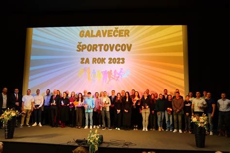 Montáž fotografií rôznych športovcov v momente úspechu