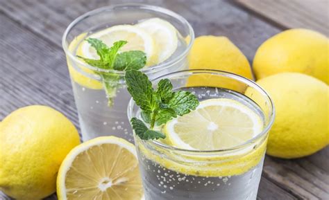 infografika znázorňujúca benefity citrónovej vody