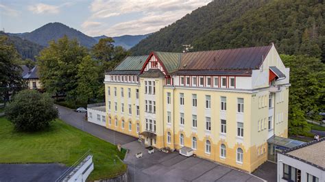 Pohľad na budovu NEDÚ Ľubochňa