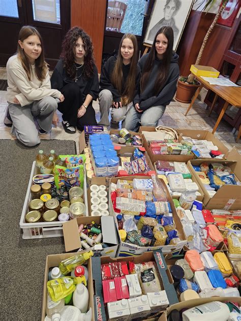 Ilustrácia znázorňujúca zdravé potraviny a rôzne druhy fyzickej aktivity.