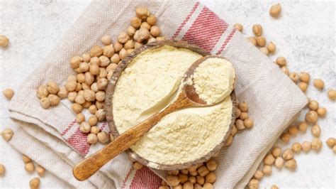 Vizualizácia zloženia BIO Proteínového Knäckebrotu s dôrazom na šošovicovú, hrachovú a cícerovú múku.