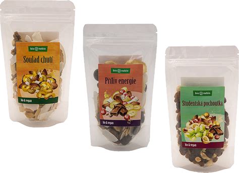 Zmes ovsených vločiek, ovocia a orechov