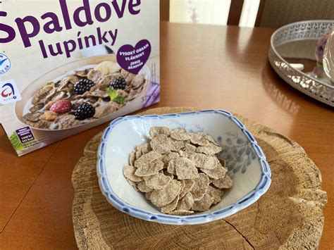 Rôzne druhy cereálií a zdravých raňajkových zmesí