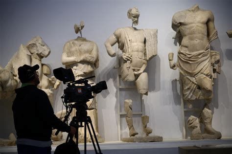 Ilustračná fotografia kulturistov na pódiu