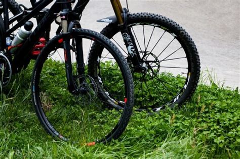 Prehľad rôznych typov stacionárnych bicyklov.