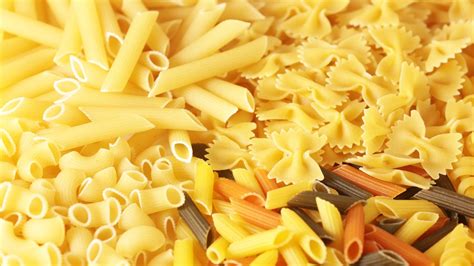 Ilustrácia rôznych druhov cestovín (celozrnné, strukovinové, zeleninové)