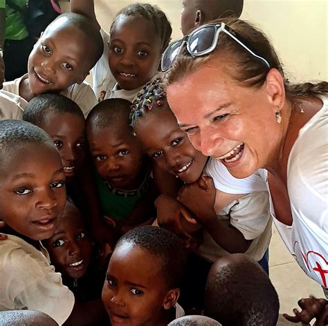 Ilustrácia mechanizmu vzniku a implózie kavitačných bubliniek v tukovom tkanive