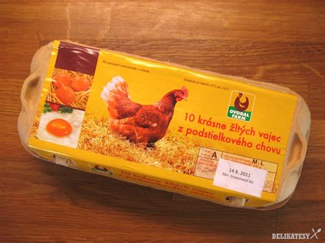 Vajcia z voľného chovu v košíku