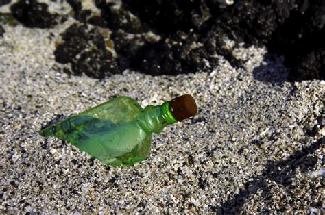 Ilustrácia rastliny mladého jačmeňa s odkazom na jej nutričné zloženie