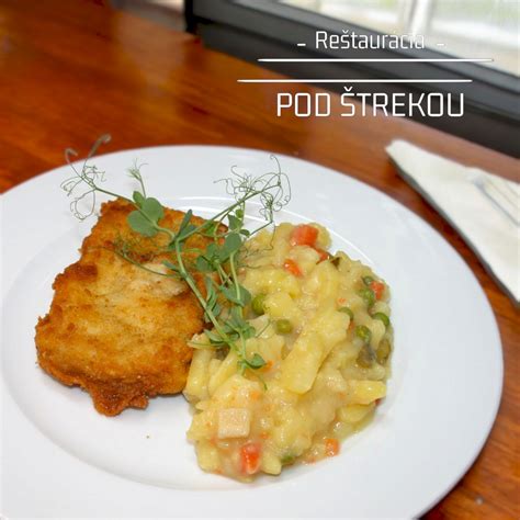 fotografia pestrého taniera s grilovaným lososom, čerstvou zeleninou a celozrnnou prílohou