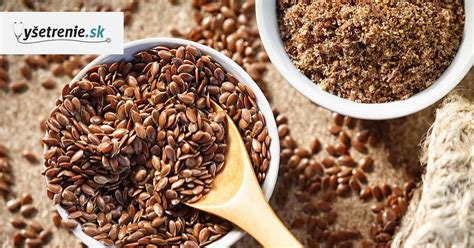 Detailný záber na hnedé a zlaté ľanové semená